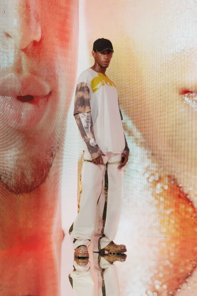 Look 25